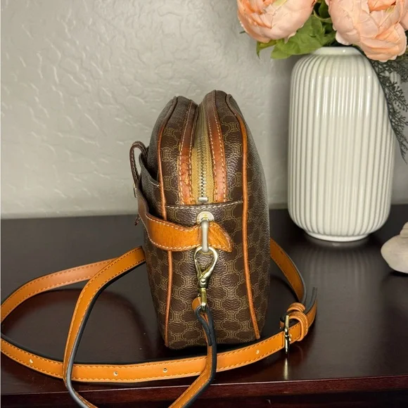 CELINE Vintage Crossbody 🎉(unbranded strap) - Picture 6 of 13